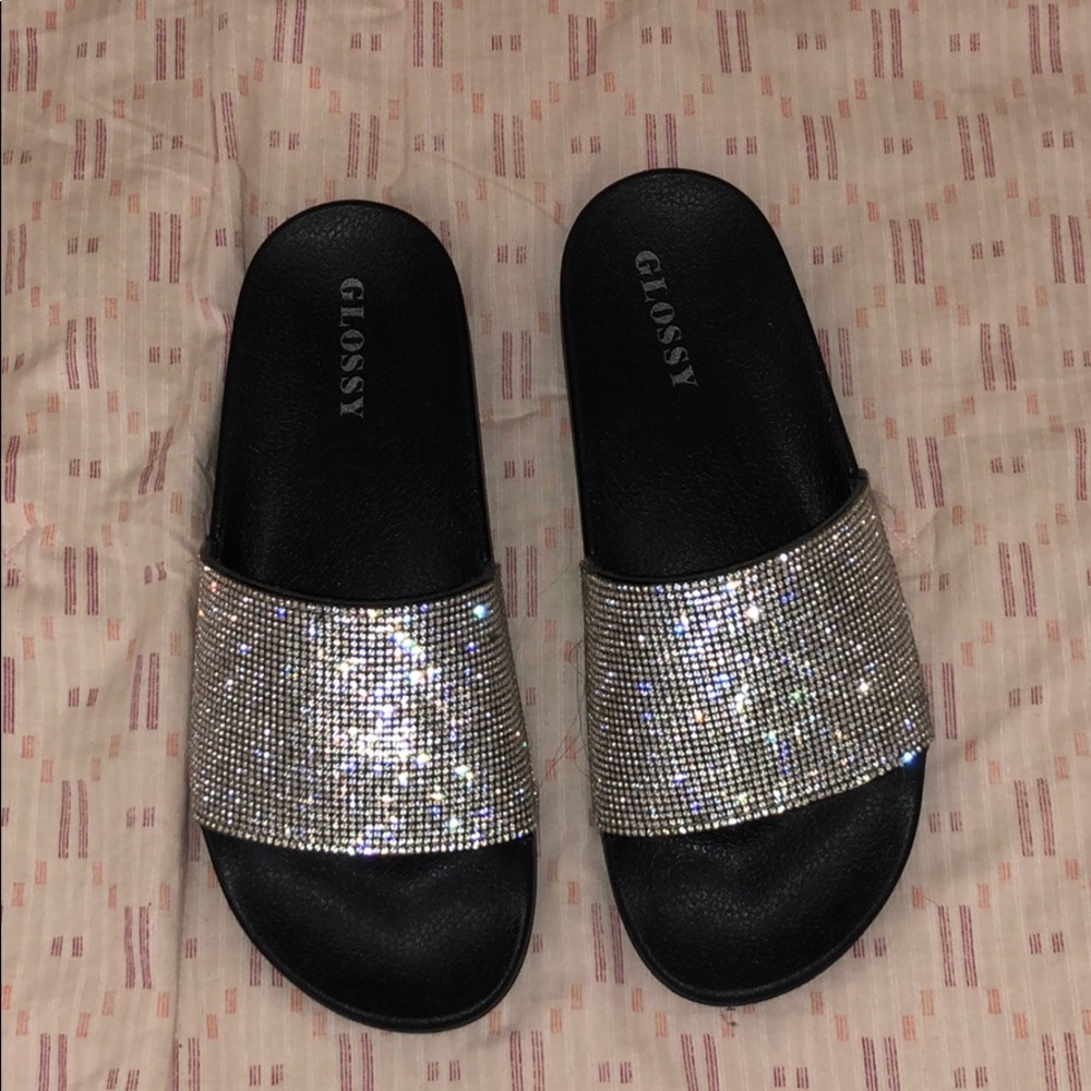 Cute black slippers with embellishment😍